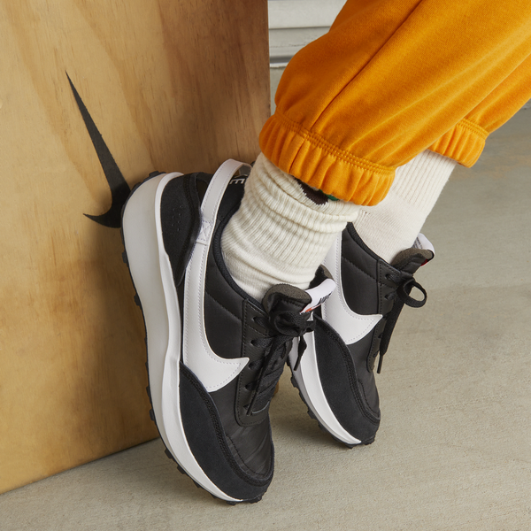 Nike Waffle Debut - Women's - Black/Orange/White - Image 9